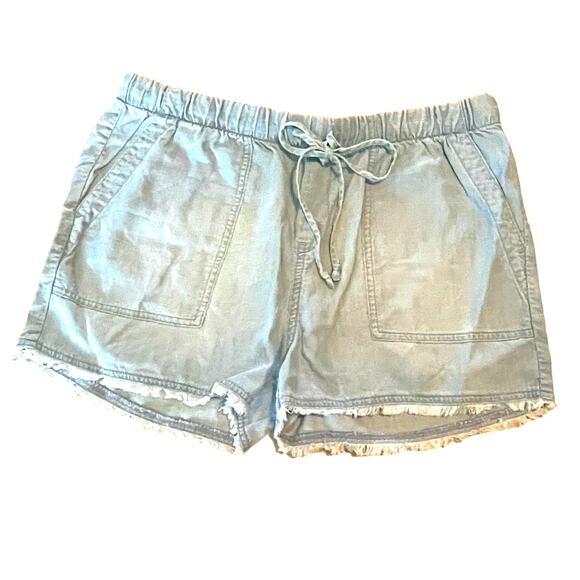 Bella Dahl Soft Blue Frayed Pocket Short size Large - Picture 1 of 7